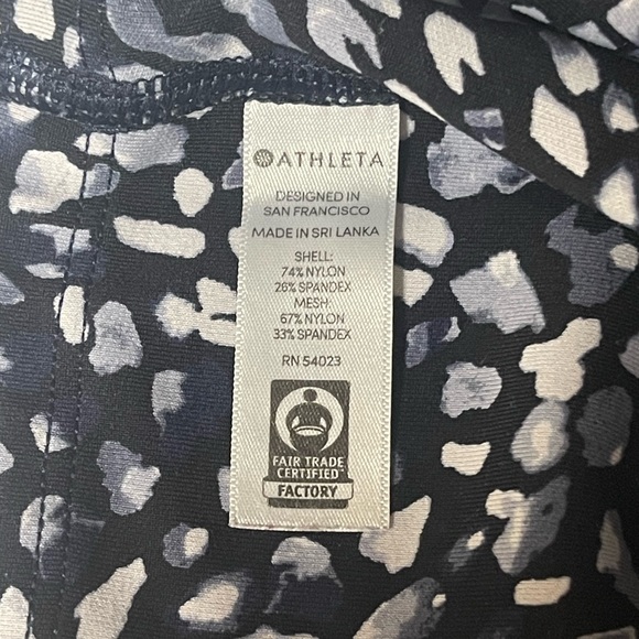 Athleta Up For Anything Cropped Leggings Navy Print | M | UPF 50+ | POCKETS! - Picture 5 of 5